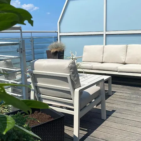 Apartment Penthouse For 6 People With Sea View *